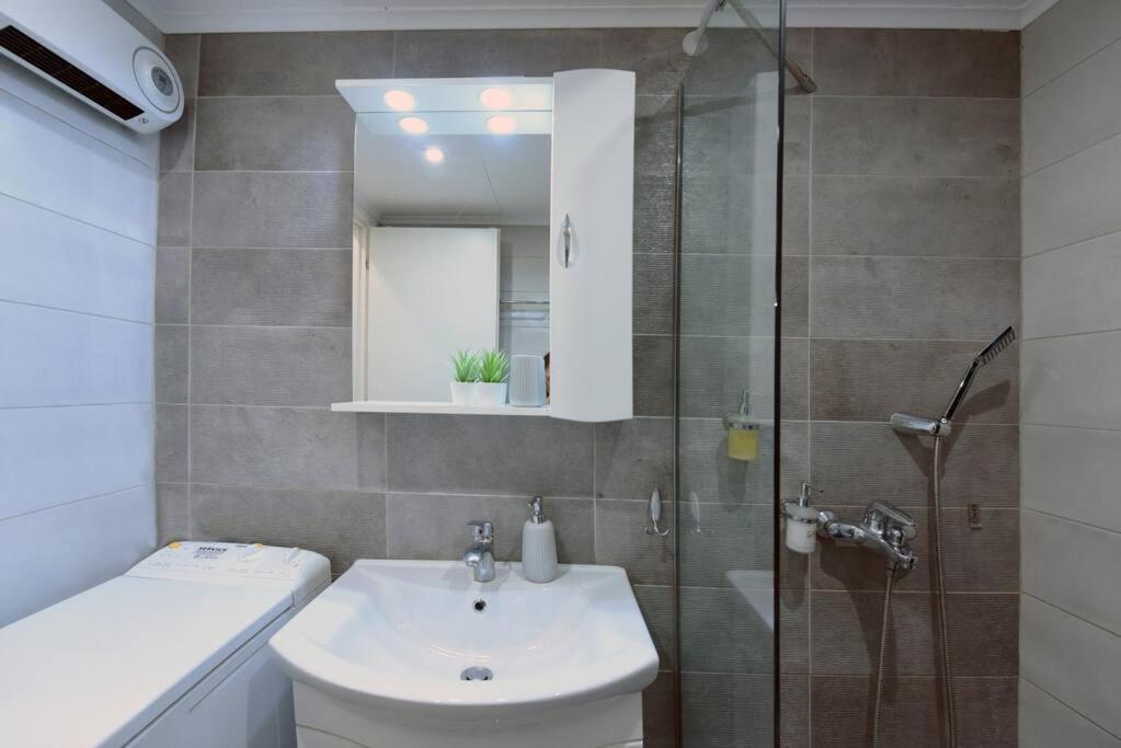 Apartamento The Muse, Colorful Cozy Flat On Mitropoleos Downtown Tesalónica Exterior foto