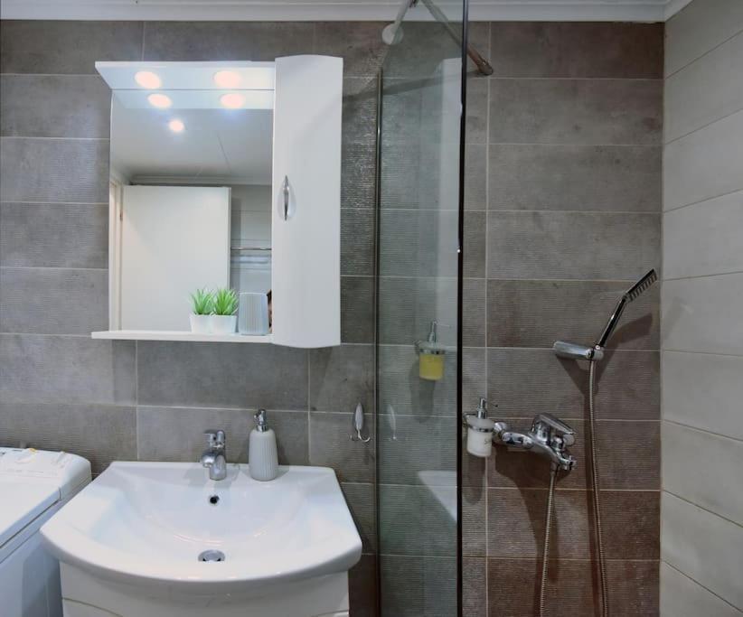 Apartamento The Muse, Colorful Cozy Flat On Mitropoleos Downtown Tesalónica Exterior foto